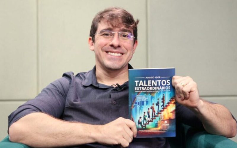 Professor do IFRN publica livro com histórias de ex-alunos que alcançaram sucesso em empresas