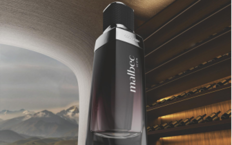 Malbec Icon: o amadeirado icônico de Malbec em uma fragrância mais moderna do que nunca