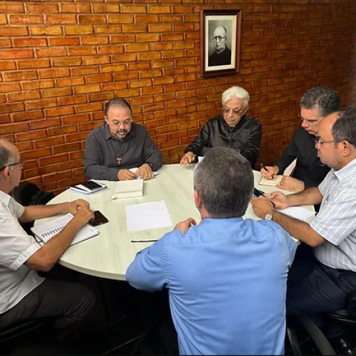 Integrantes da Igreja Católica se reúnem com postulador do Padre João Maria