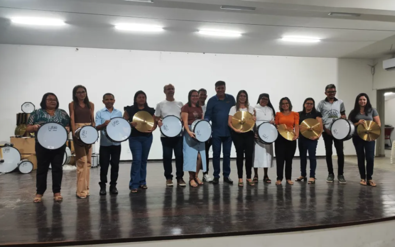 11 escolas de Macaíba recebem instrumentos musicais para bandas e fanfarras
