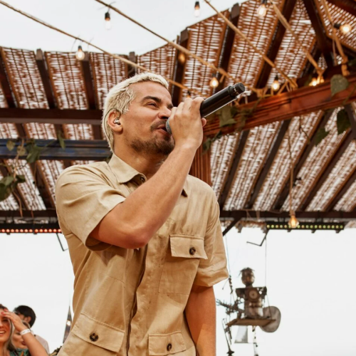Cantor e ator Thiago Martins apresenta show “Sambinha Vidigal Natal” no dia 17