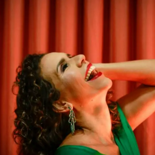 Cantora Jane Cortez lança música autoral em show especial com Khrystal no dia 12