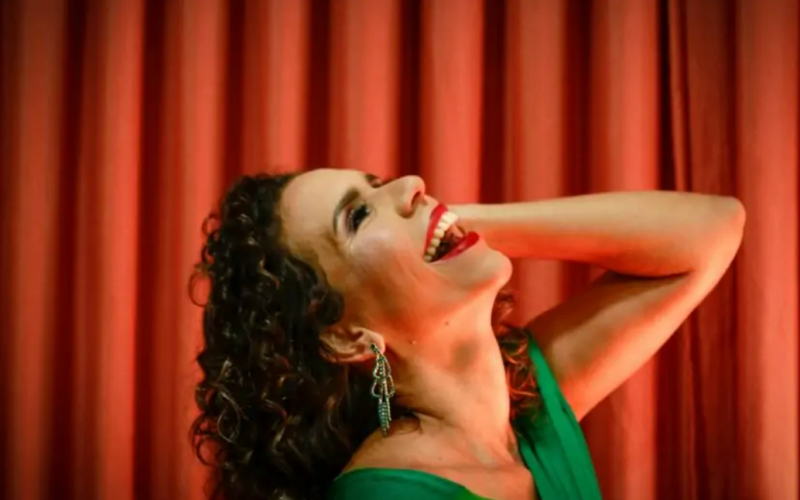 Cantora Jane Cortez lança música autoral em show especial com Khrystal no dia 12