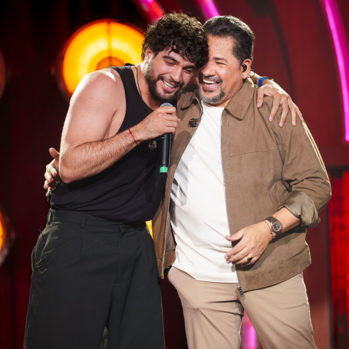 Zezo celebra Top 22 do YouTube com “Naquela Mesa”, feat com Nattan do DVD “Sem Fronteiras”