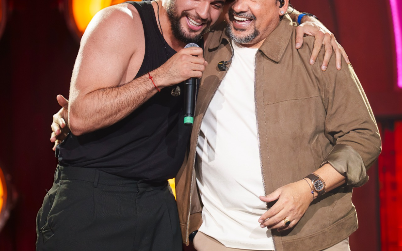 Zezo celebra Top 22 do YouTube com “Naquela Mesa”, feat com Nattan do DVD “Sem Fronteiras”