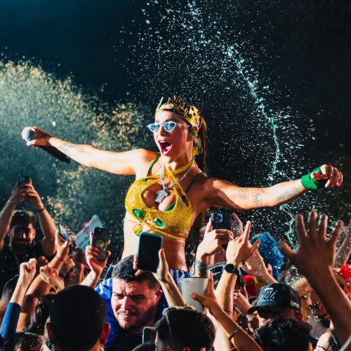 Michele Andrade vive noite histórica em Apodi e é coroada “Rainha dos foliões”