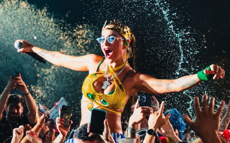 Michele Andrade vive noite histórica em Apodi e é coroada “Rainha dos foliões”