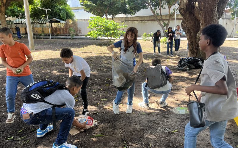 Bosque das Mangueiras recebe quase 100 alunos na Semana do Meio Ambiente