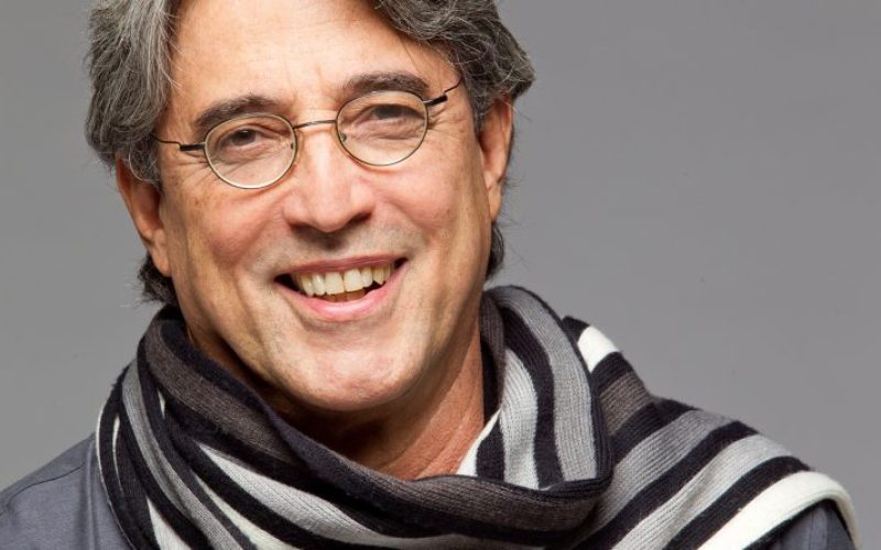 Cantor Ivan Lins confirma show no dia 25 de abril no Teatro Riachuelo