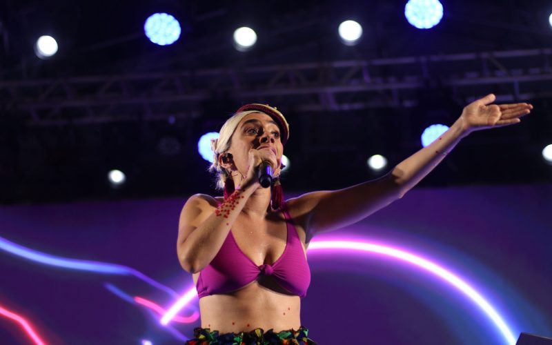 Juliana Linhares apresenta a consagrada turnê “Nordeste Ficção” no Teatro Riachuelo
