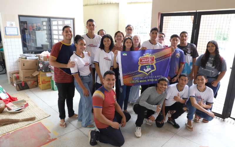 Sedis/UFRN doa mais de mil livros para escola pública de Ceará Mirim