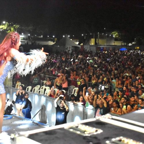 Show da cantora Márcia Fellipe reune 30 mil pessoas no Palco Nélio Dias