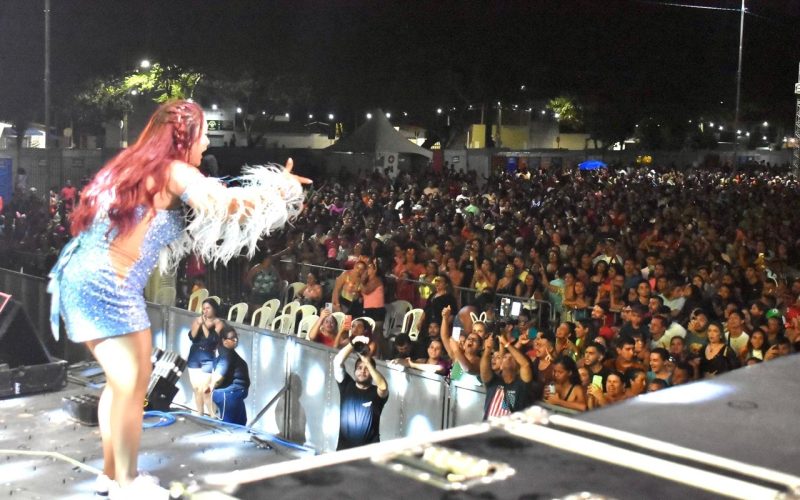 Show da cantora Márcia Fellipe reune 30 mil pessoas no Palco Nélio Dias