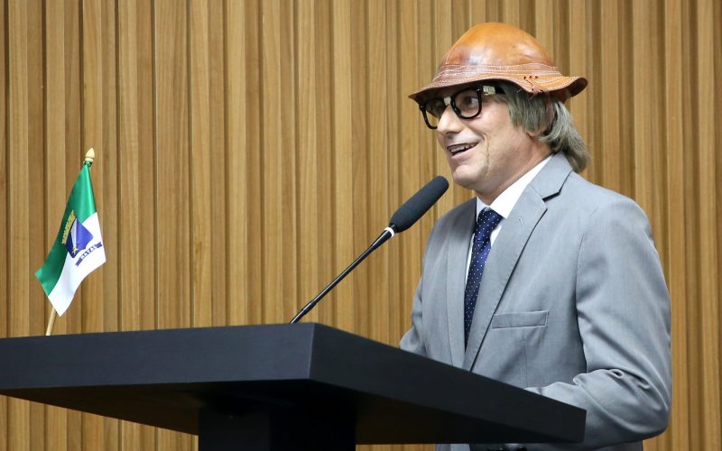 Humorista Mução recebe título de Cidadão Natalense na Câmara Municipal de Natal