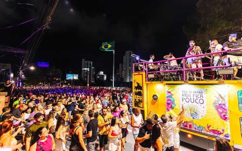 “Nem se Acaba, Nem fica pouco” animou milhares de foliões nas ruas e no Aeroclube