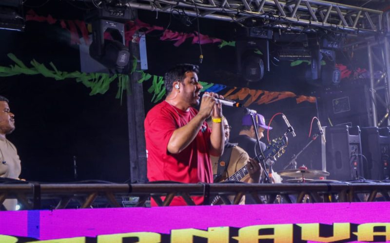 Carnaval de Parnamrim encerra com multidão na Praia de Pirangi