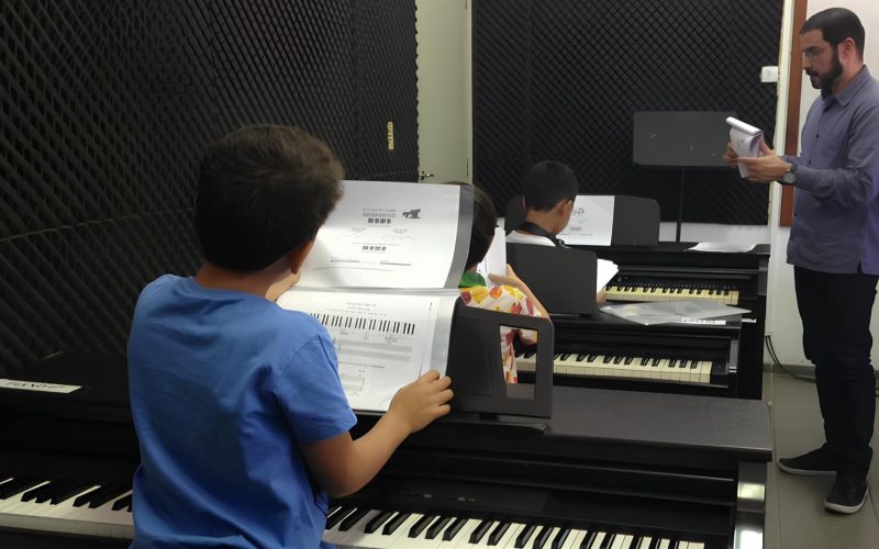 Projeto Jovens Pianistas promove formação musical de crianças e adolescentes na EMUFRN