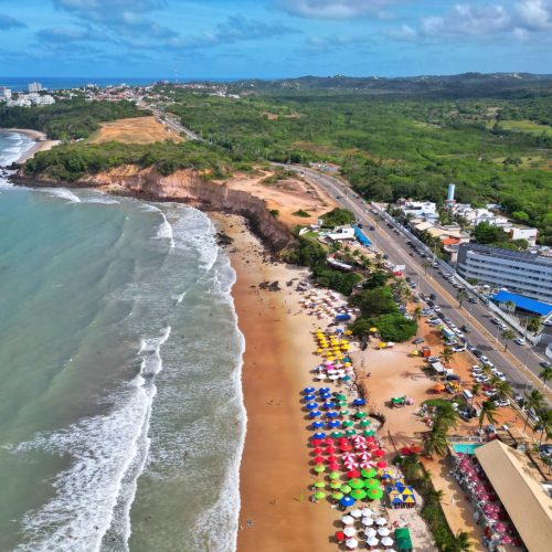 Prefeitura de Parnamirim reforça cuidados com falésias na praia de Cotovelo