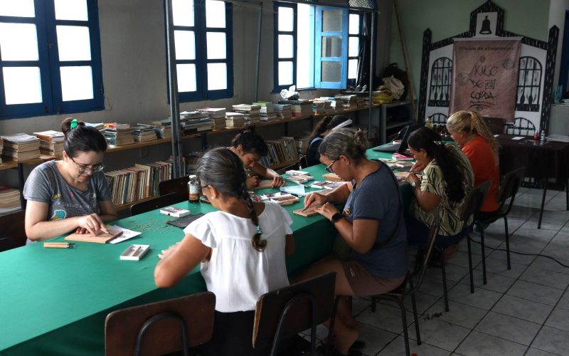 Moradores de Monte das Gameleiras resgatam a tradição da xilogravura por meio de exposição artística 