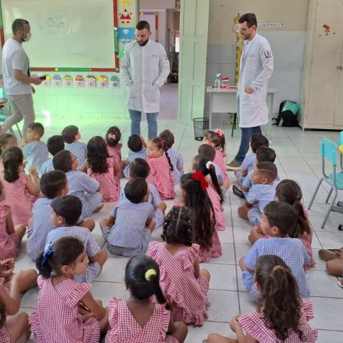 Prefeitura de Parnamirim promoveu ação de saúde bucal para crianças com kits odontológicos