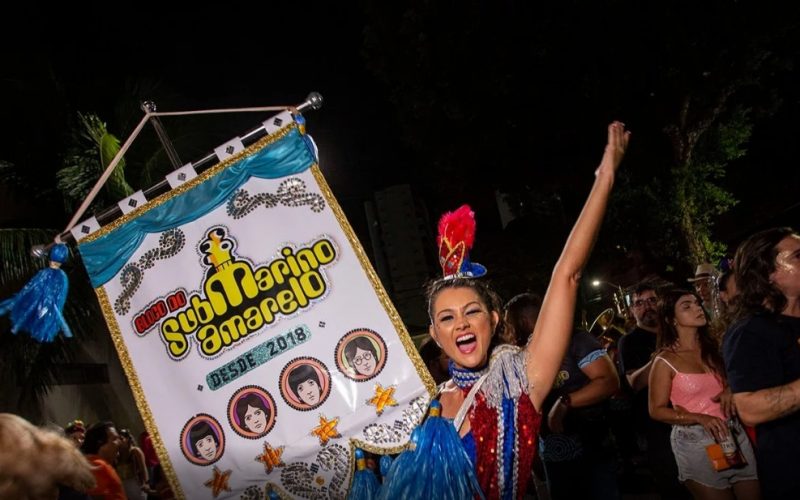 Bloco do Submarino Amarelo leva clássicos dos Beatles pelas ruas de Petrópolis