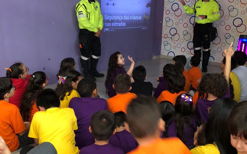 Parnamirim promove aula educativa para crianças sobre segurança no trânsito