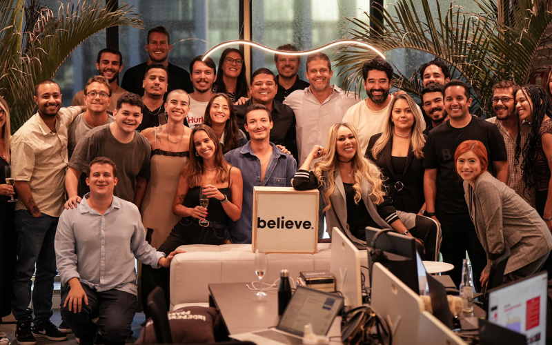 Cantora Taty Girl assina contrato milionário com a Believe