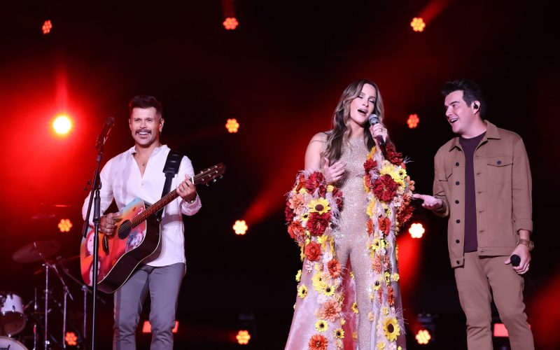 Claudia Leitte se joga na sofrência em nova música feita parceria com Marcos e Belutti
