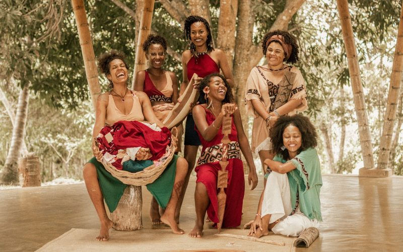 Escola Àbámodá abre inscrições gratuitas para cursos formativos na área de moda afro-indígena