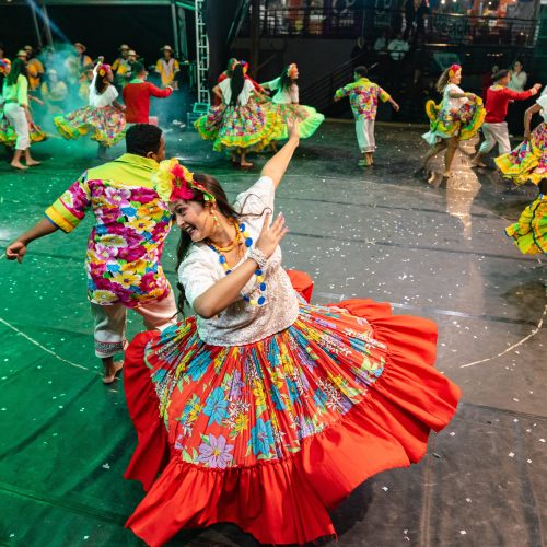 Olímpia encerra 61º Festival do Folclore e anuncia RJ como homenageado de 2026