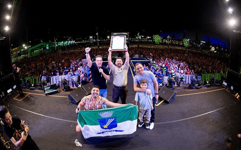 Xand Avião emociona Natal com show da turnê “O Forró é POP” e recebe homenagem