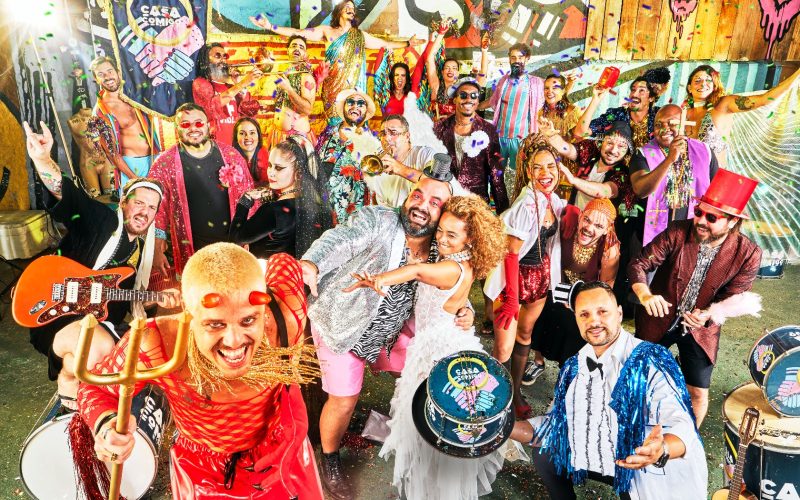 Bloco Casa Comigo une nostalgia e malícia dos anos 90 no Carnaval de São Paulo