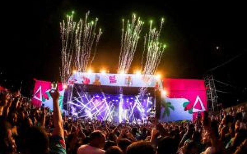 Gramado da Arena das Dunas recebe ‘Vem pro Bloquinho’ em edição histórica no dia 22