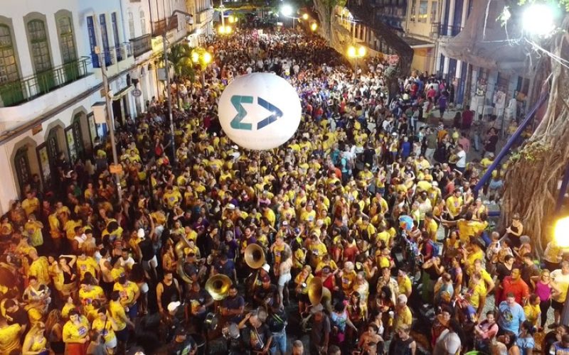 Maracatu é o tema da 11ª edição do bloco “Quem me viu quem MV” em Recife