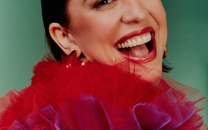 Ribeira Vai Ao Teatro apresenta: Roberta Sá com o show “Tudo Que Cantei Sou”