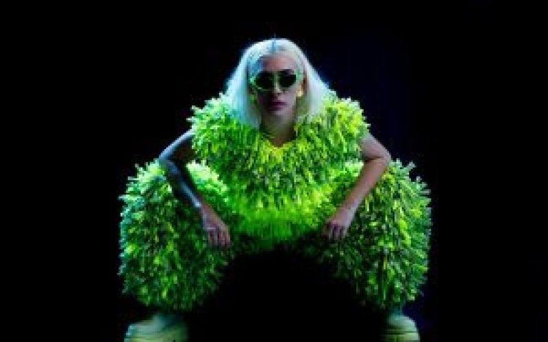 Juliana Linhares apresenta a consagrada turnê “Nordeste Ficção” no Teatro Riachuelo