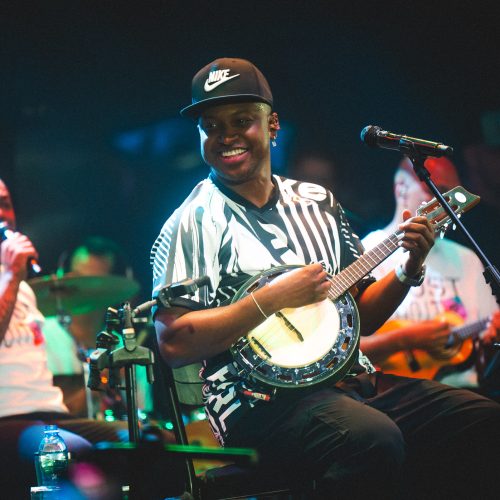 Thiaguinho lança audiovisual do EP ‘Banjo e Boné’; assista
