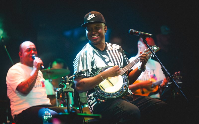 Thiaguinho lança audiovisual do EP ‘Banjo e Boné’; assista