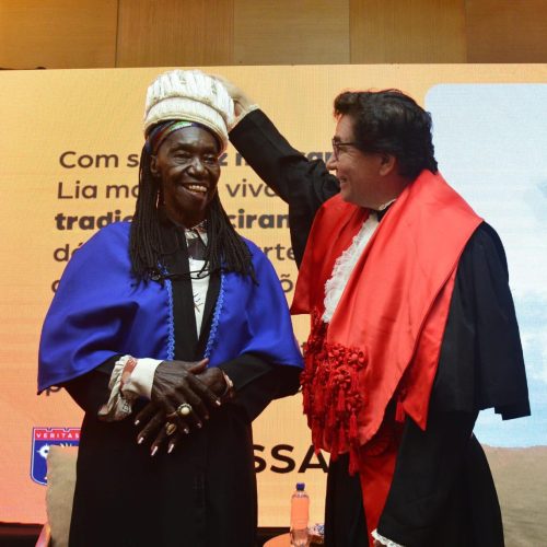 Lia de Itamaracá recebe título Honoris Causa pela UNINASSAU