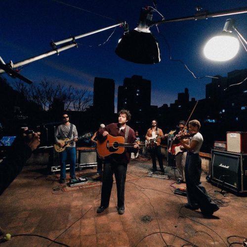 Lagum lança clipe “A Cidade”, faixa do álbum “As Cores, as Curvas e as Dores do Mundo”