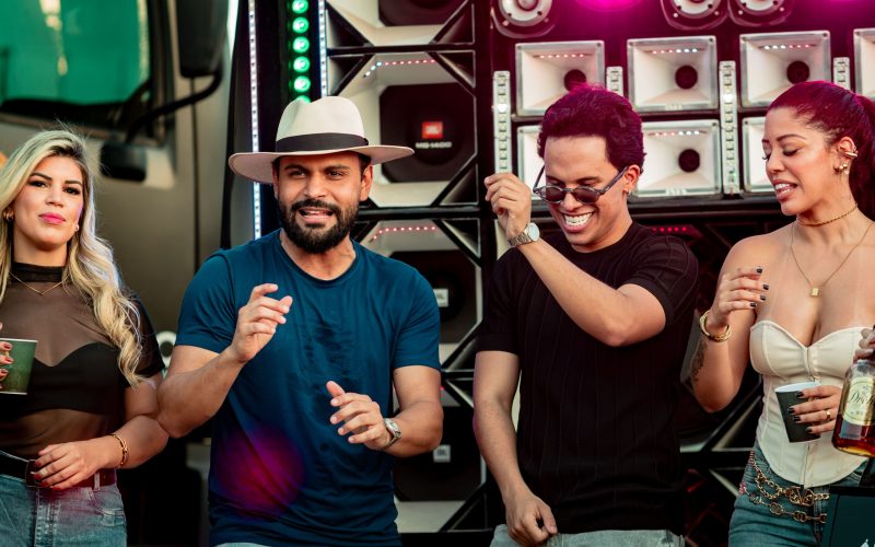 Thullio Milionário e Áureo Deni se unem em gravação de clipe no Rio Grande do Norte