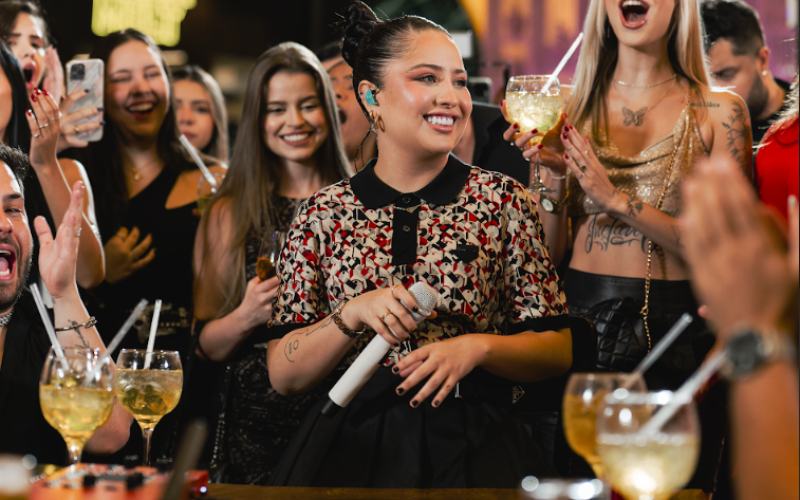 Mari Fernandez conquista Top 10 do Spotify Brasil e celebra sucesso do “Mari no Barzinho”